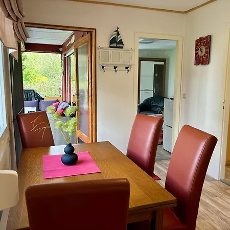 펜션 Bungalow-jessern Im Gruenen Mit Seeblick 슈빌록제