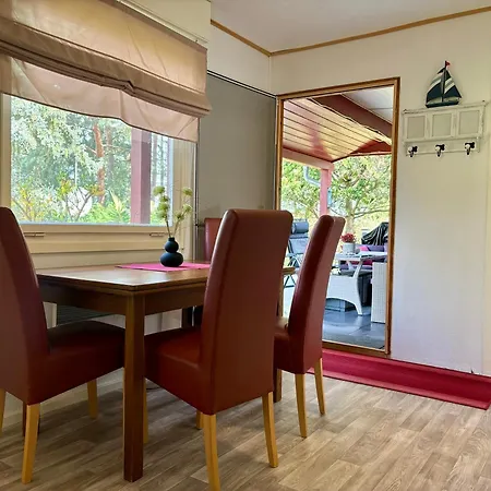 Bungalow-jessern Im Gruenen Mit Seeblick * 슈빌록제