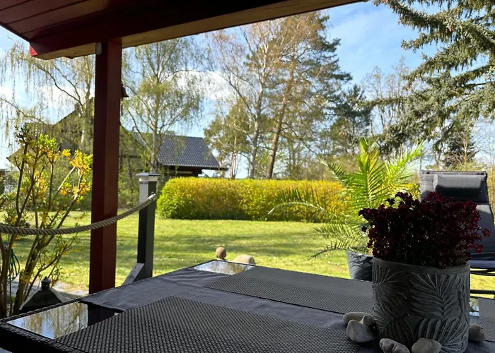 Bungalow-jessern Im Gruenen Mit Seeblick Feriehus